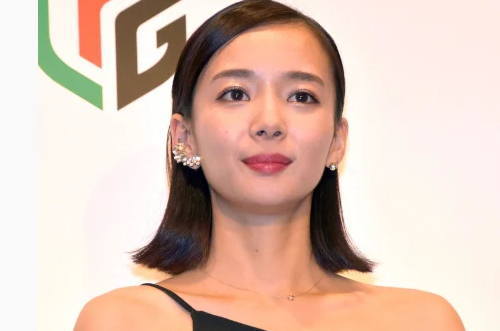 プロ雀士岡田紗佳がリポーターへの発言が話題！炎上理由は？